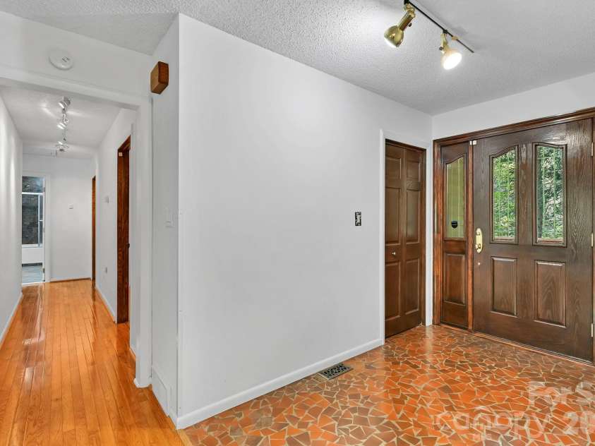 30 Nichols Hill Drive, Asheville, NC 28804.  MLS# CAR4414204, YatesRealty ID 44600. 