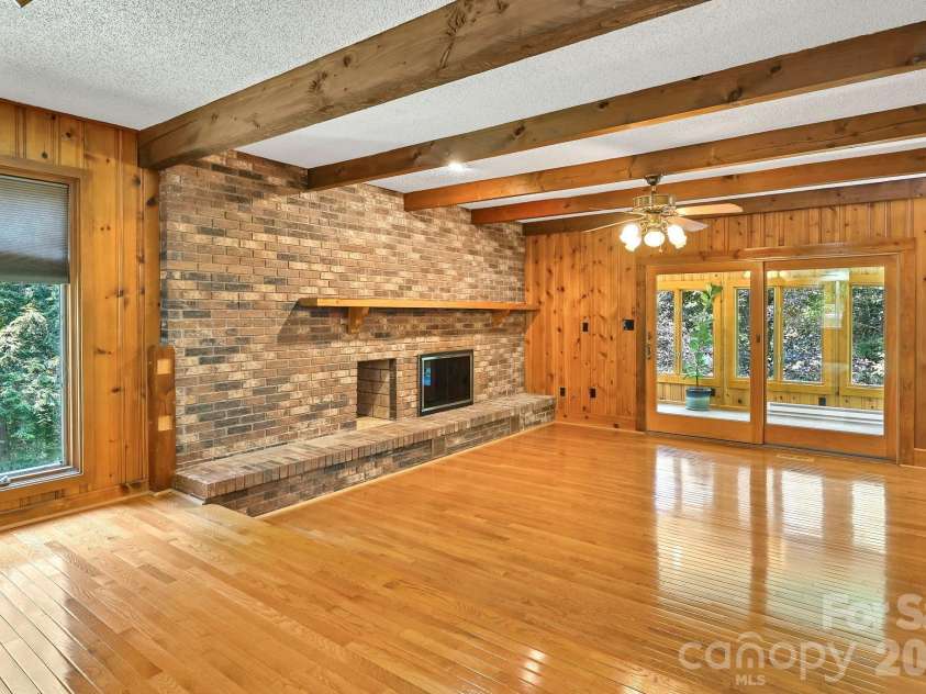 30 Nichols Hill Drive, Asheville, NC 28804.  MLS# CAR4414204, YatesRealty ID 44600. 