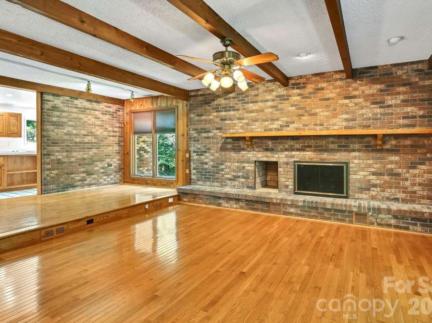 30 Nichols Hill Drive, Asheville, NC 28804.  MLS# CAR4414204, YatesRealty ID 44600. 