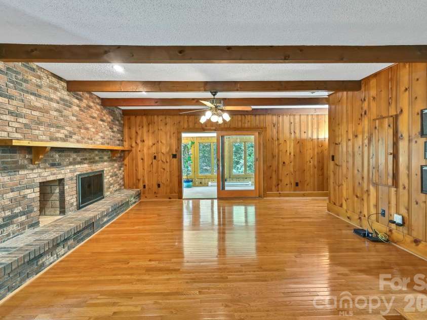 30 Nichols Hill Drive, Asheville, NC 28804.  MLS# CAR4414204, YatesRealty ID 44600. 