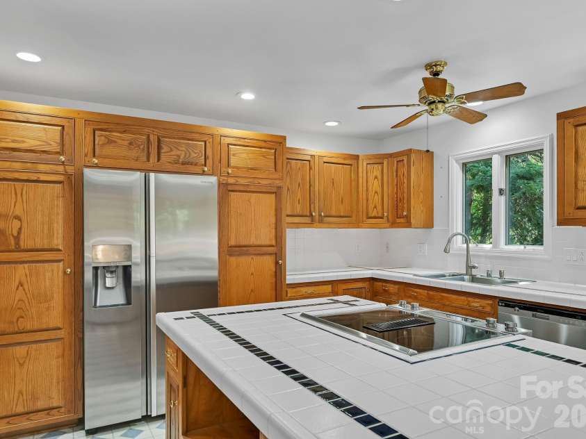 30 Nichols Hill Drive, Asheville, NC 28804.  MLS# CAR4414204, YatesRealty ID 44600. 