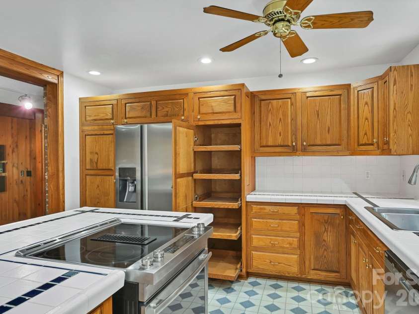 30 Nichols Hill Drive, Asheville, NC 28804.  MLS# CAR4414204, YatesRealty ID 44600. 