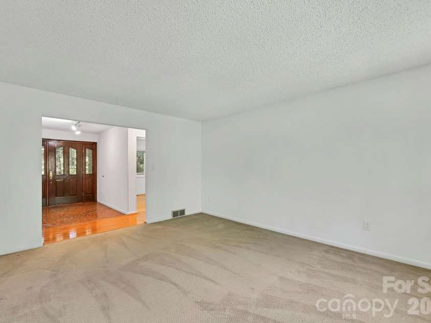 30 Nichols Hill Drive, Asheville, NC 28804.  MLS# CAR4414204, YatesRealty ID 44600. 