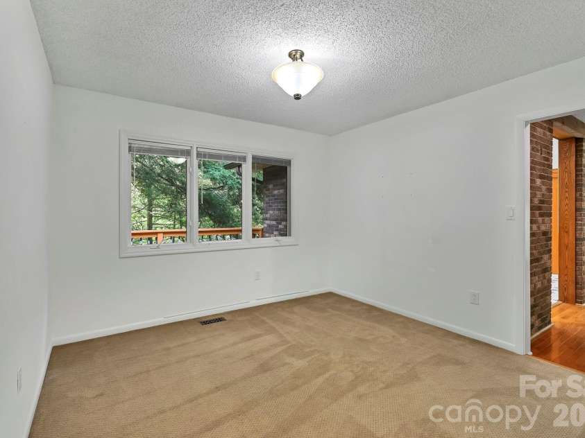 30 Nichols Hill Drive, Asheville, NC 28804.  MLS# CAR4414204, YatesRealty ID 44600. 