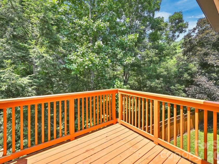 30 Nichols Hill Drive, Asheville, NC 28804.  MLS# CAR4414204, YatesRealty ID 44600. 
