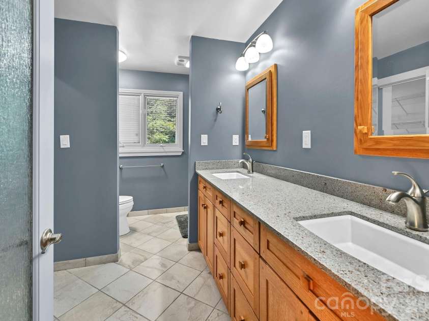 30 Nichols Hill Drive, Asheville, NC 28804.  MLS# CAR4414204, YatesRealty ID 44600. 