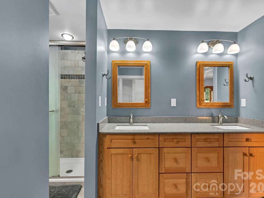 30 Nichols Hill Drive, Asheville, NC 28804.  MLS# CAR4414204, YatesRealty ID 44600. 