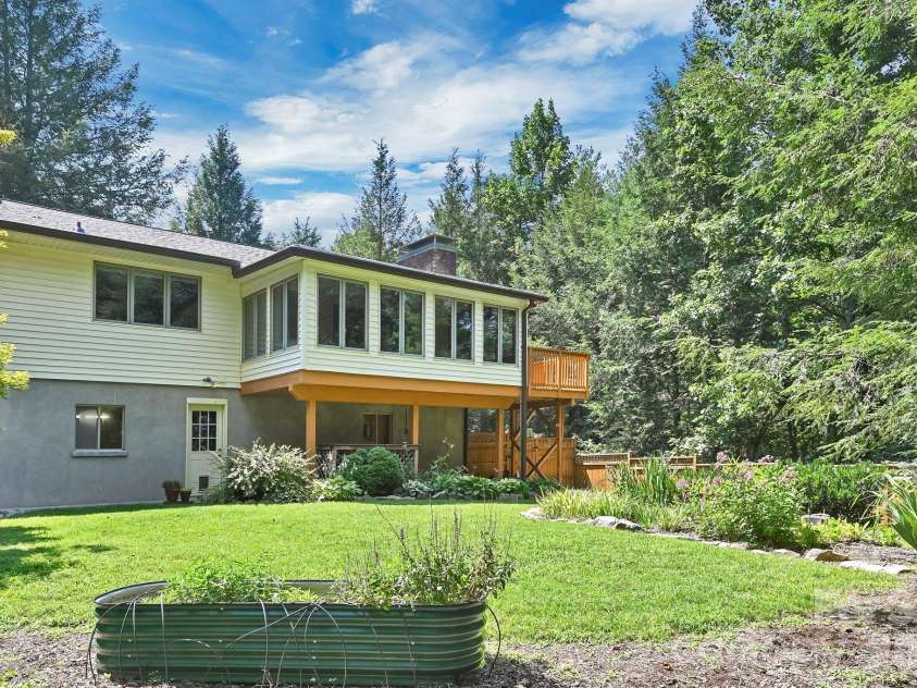 30 Nichols Hill Drive, Asheville, NC 28804.  MLS# CAR4414204, YatesRealty ID 44600. 