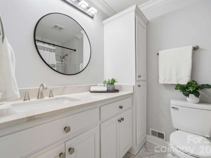 8323 Cliffside Drive, Charlotte, NC 28270.  MLS# CAR4413932, YatesRealty ID 44601. Main floor 2nd full bathroom
