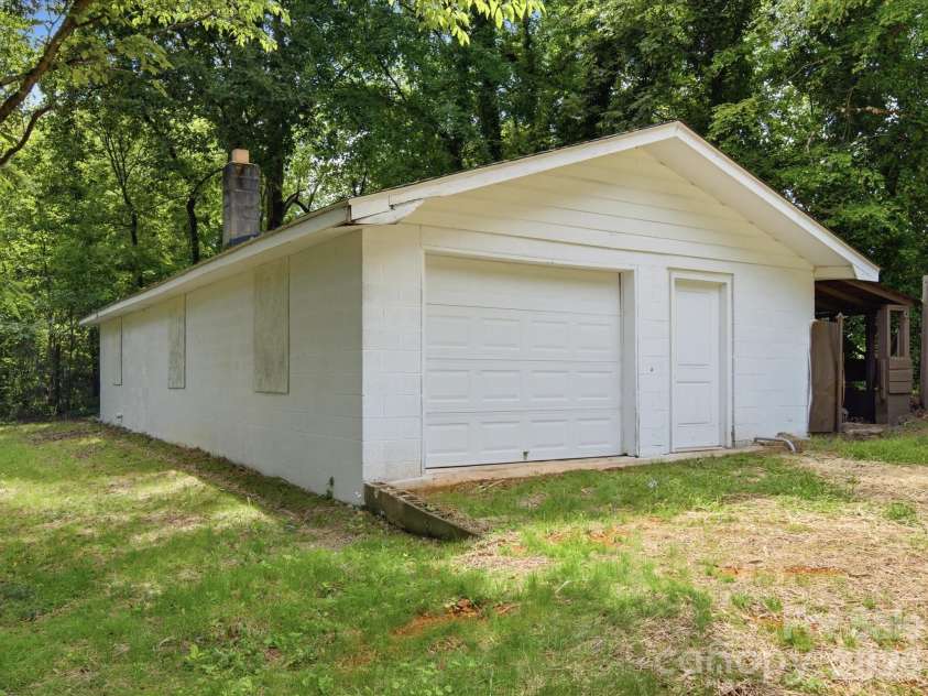 2725 Puetts Chapel Road, Bessemer City, NC 28016.  MLS# CAR4414200, YatesRealty ID 44602. 