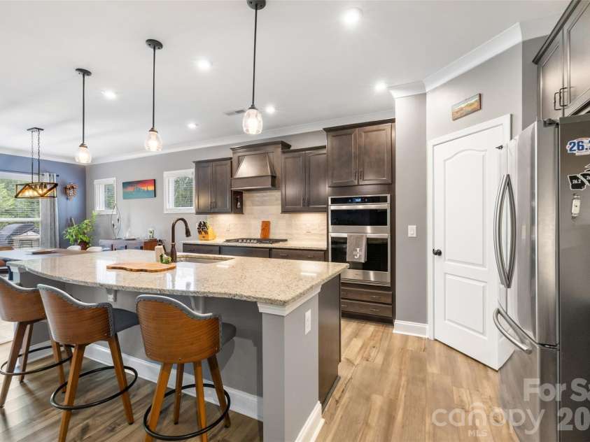 618 Hinterland Lane, Matthews, NC 28104.  MLS# CAR4414165, YatesRealty ID 44603. 