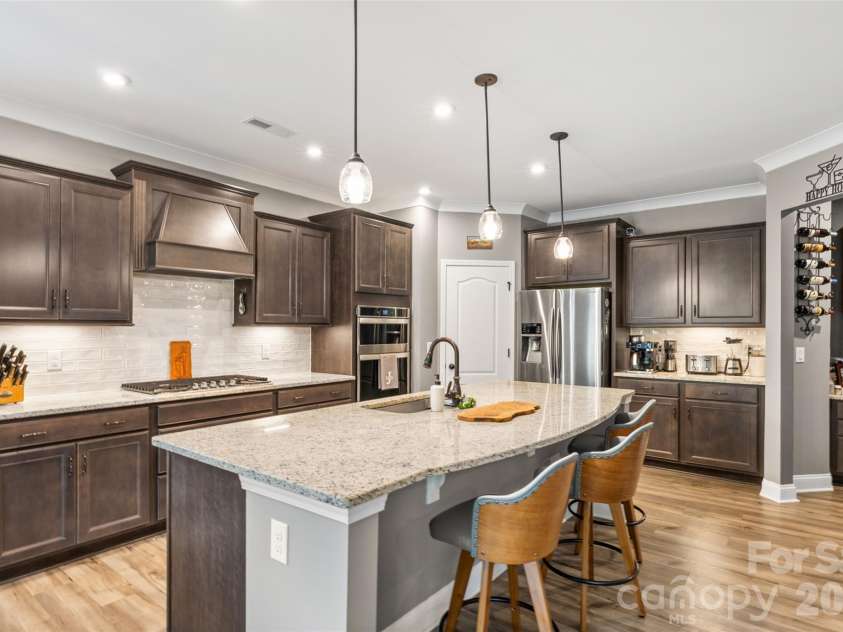 618 Hinterland Lane, Matthews, NC 28104.  MLS# CAR4414165, YatesRealty ID 44603. 