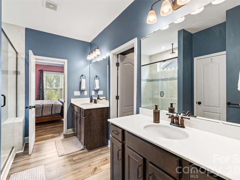 618 Hinterland Lane, Matthews, NC 28104.  MLS# CAR4414165, YatesRealty ID 44603. 