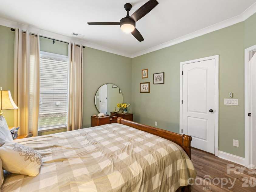 618 Hinterland Lane, Matthews, NC 28104.  MLS# CAR4414165, YatesRealty ID 44603. 
