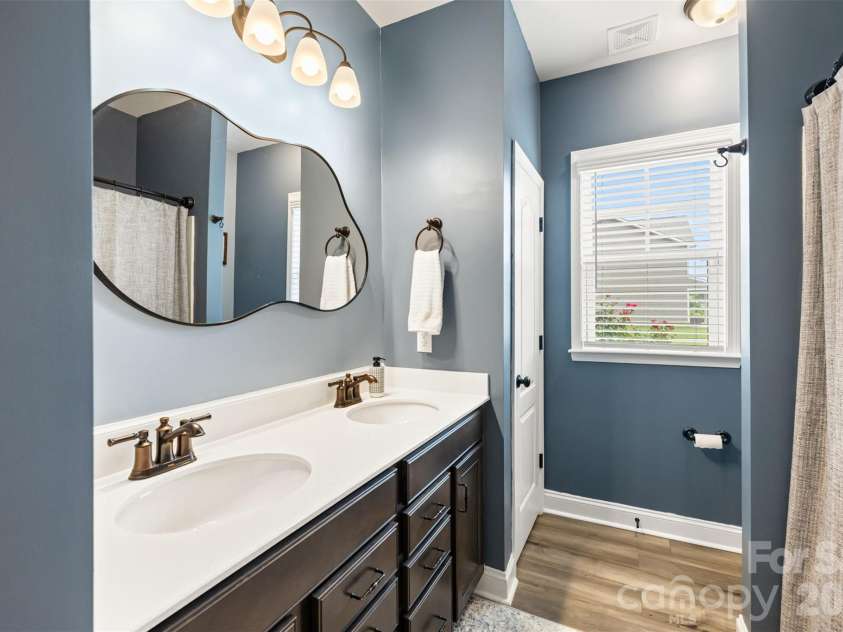 618 Hinterland Lane, Matthews, NC 28104.  MLS# CAR4414165, YatesRealty ID 44603. 