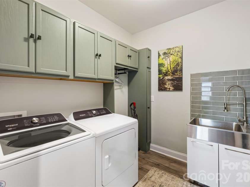 618 Hinterland Lane, Matthews, NC 28104.  MLS# CAR4414165, YatesRealty ID 44603. 