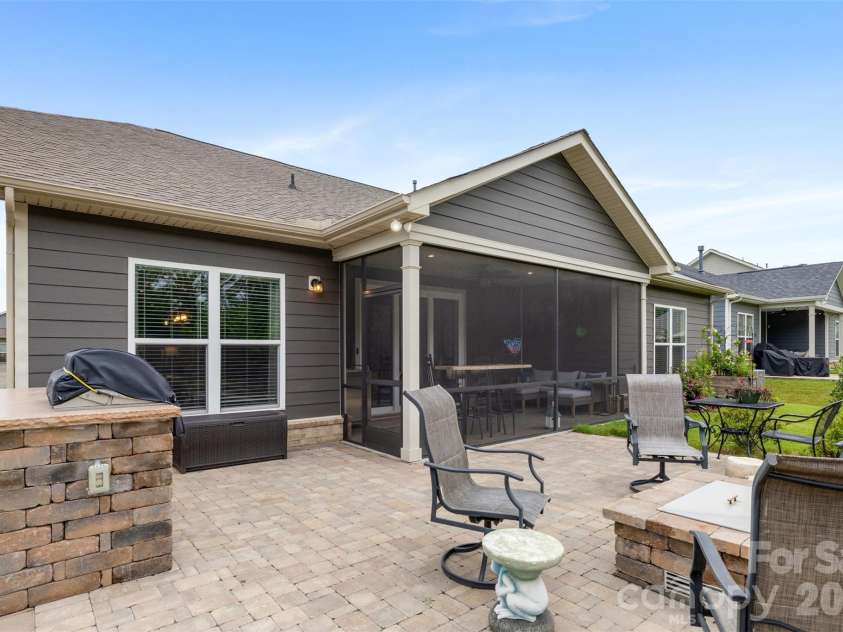 618 Hinterland Lane, Matthews, NC 28104.  MLS# CAR4414165, YatesRealty ID 44603. 