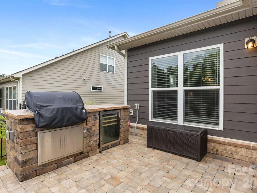 618 Hinterland Lane, Matthews, NC 28104.  MLS# CAR4414165, YatesRealty ID 44603. 