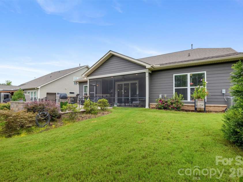 618 Hinterland Lane, Matthews, NC 28104.  MLS# CAR4414165, YatesRealty ID 44603. 