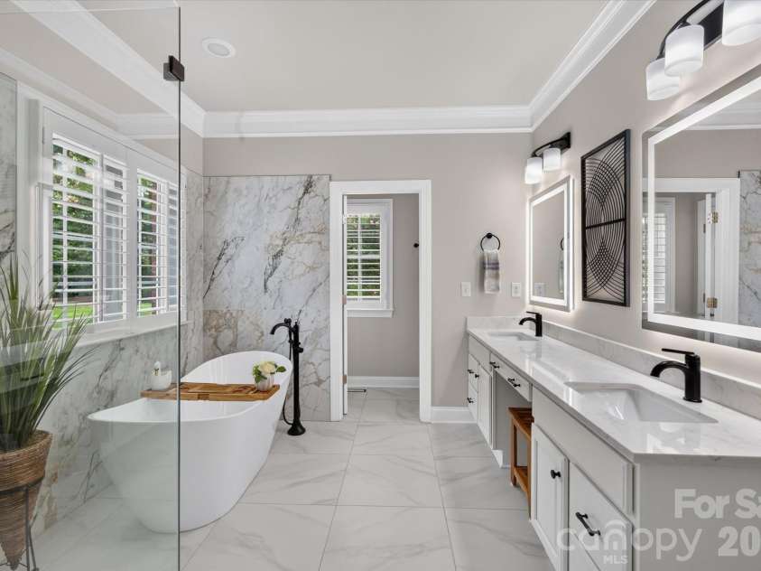 8306 Denholme Drive, Waxhaw, NC 28173.  MLS# CAR4413160, YatesRealty ID 44605. Great room