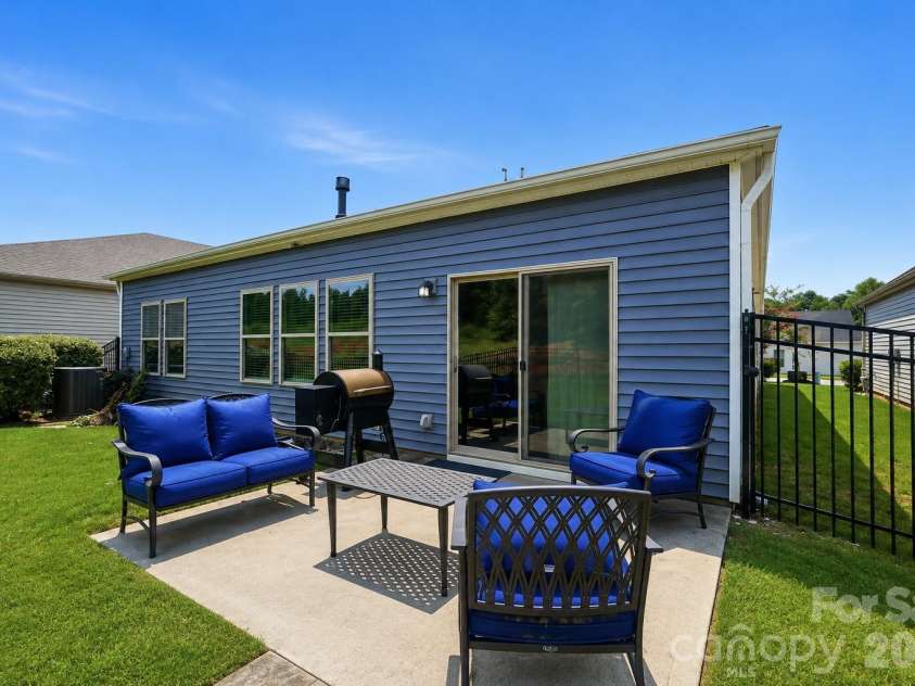 9423 Festival Way, Charlotte, NC 28215.  MLS# CAR4413927, YatesRealty ID 44606. 