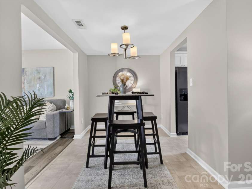 8093 Regent Park Lane, Charlotte, NC 28210.  MLS# CAR4413935, YatesRealty ID 44607. 