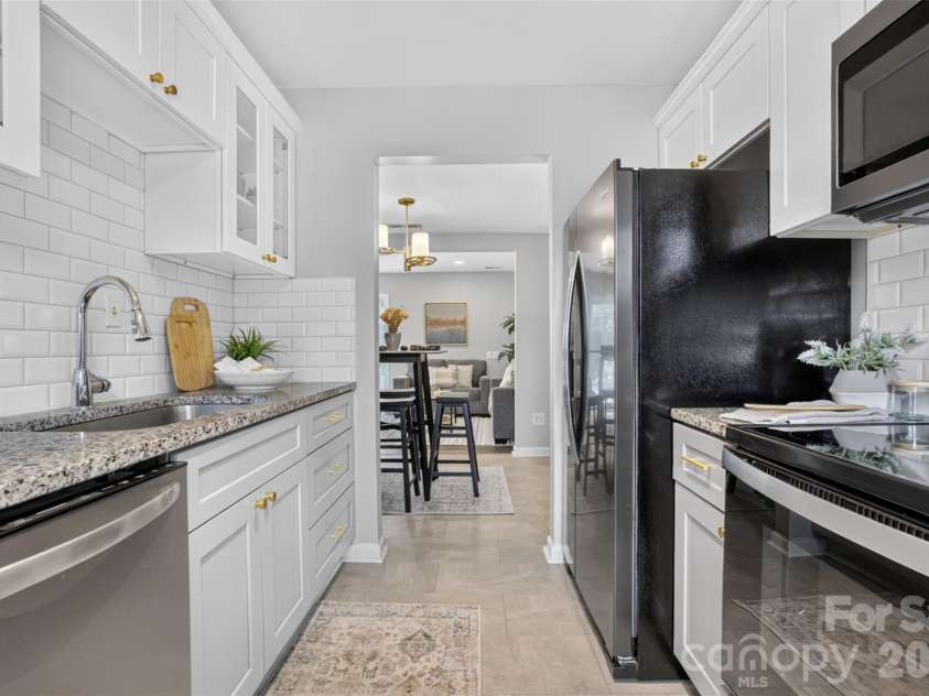 8093 Regent Park Lane, Charlotte, NC 28210.  MLS# CAR4413935, YatesRealty ID 44607. 