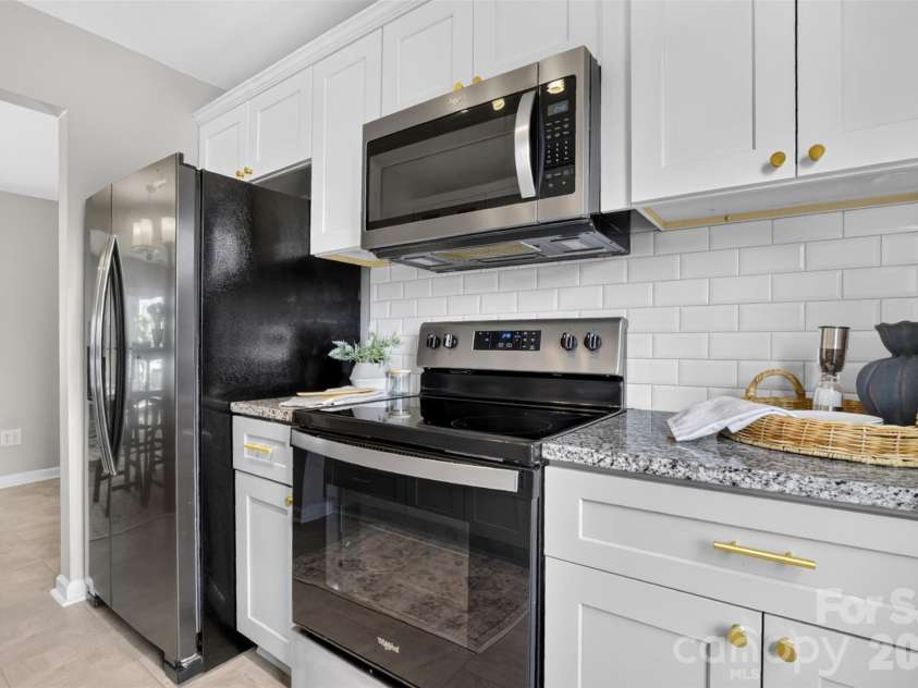 8093 Regent Park Lane, Charlotte, NC 28210.  MLS# CAR4413935, YatesRealty ID 44607. 