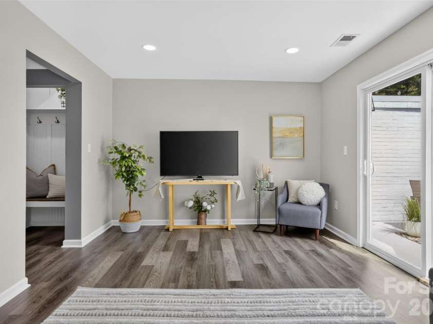 8093 Regent Park Lane, Charlotte, NC 28210.  MLS# CAR4413935, YatesRealty ID 44607. 