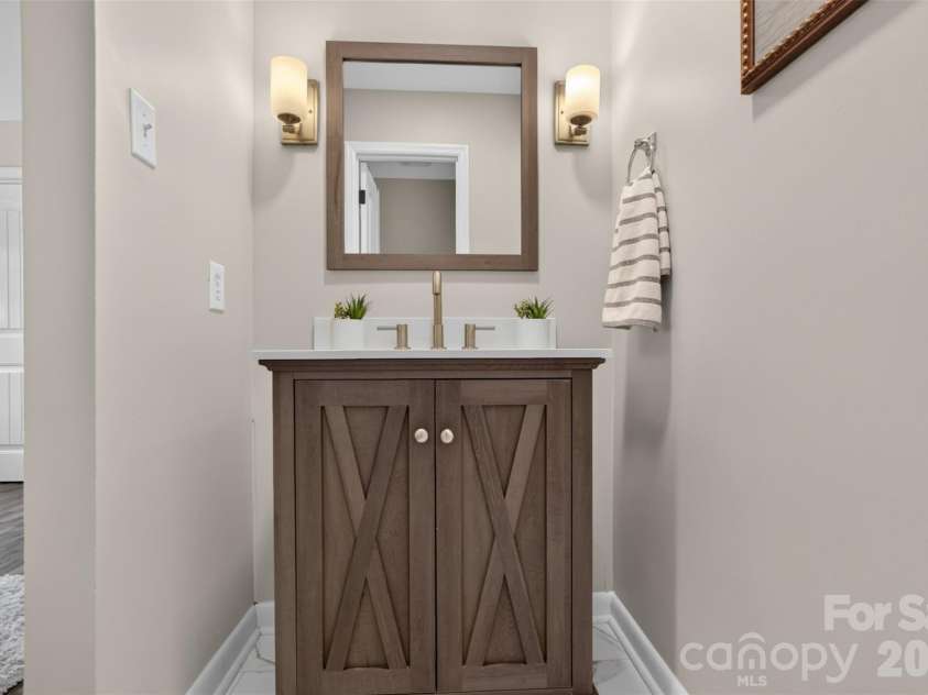 8093 Regent Park Lane, Charlotte, NC 28210.  MLS# CAR4413935, YatesRealty ID 44607. 