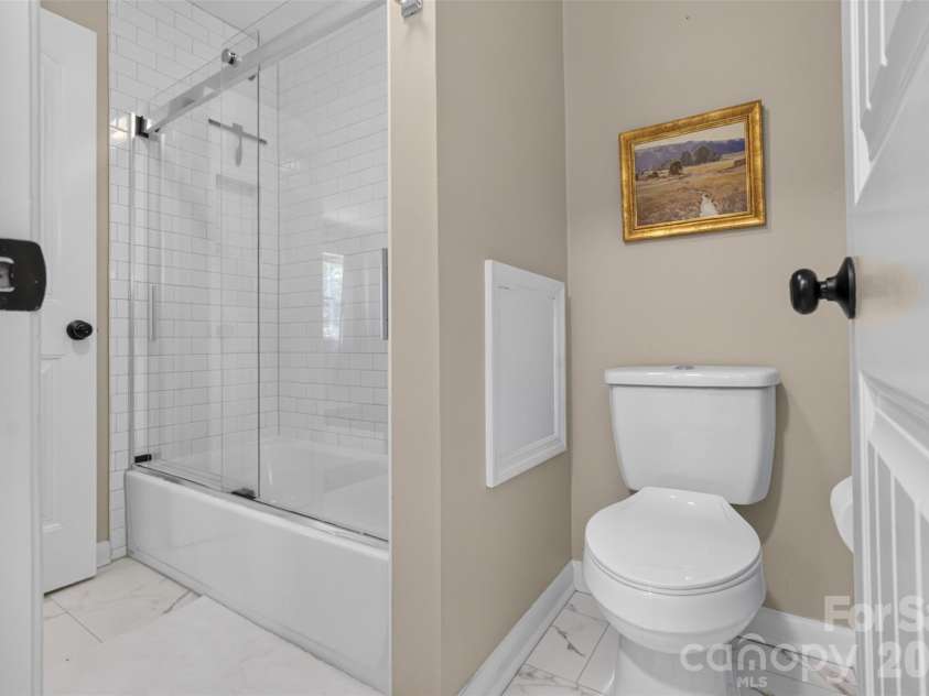 8093 Regent Park Lane, Charlotte, NC 28210.  MLS# CAR4413935, YatesRealty ID 44607. 