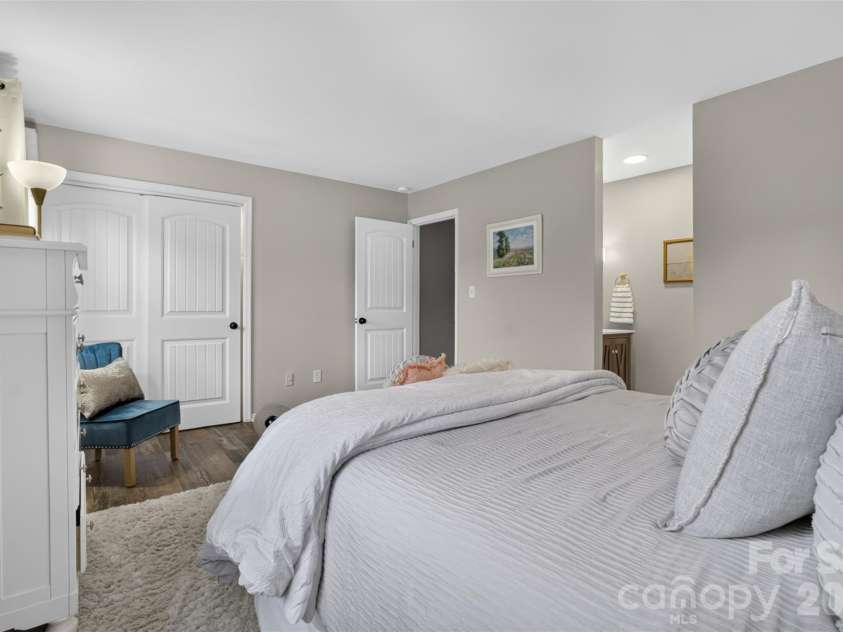8093 Regent Park Lane, Charlotte, NC 28210.  MLS# CAR4413935, YatesRealty ID 44607. 