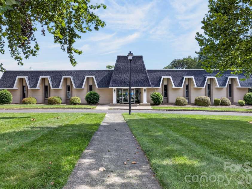 8093 Regent Park Lane, Charlotte, NC 28210.  MLS# CAR4413935, YatesRealty ID 44607. 