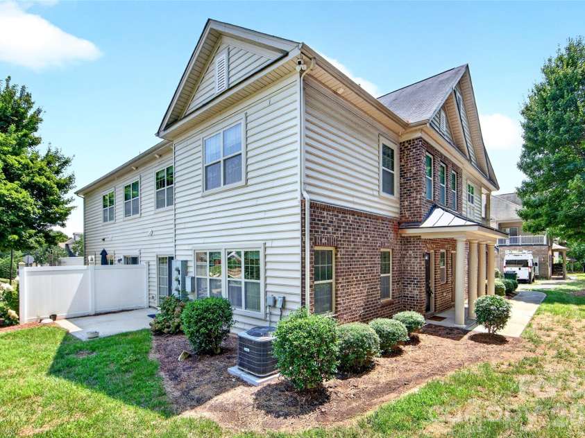 16718 Dolcetto Way, Charlotte, NC 28277.  MLS# CAR4412905, YatesRealty ID 44608. 