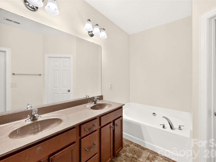 16718 Dolcetto Way, Charlotte, NC 28277.  MLS# CAR4412905, YatesRealty ID 44608. 