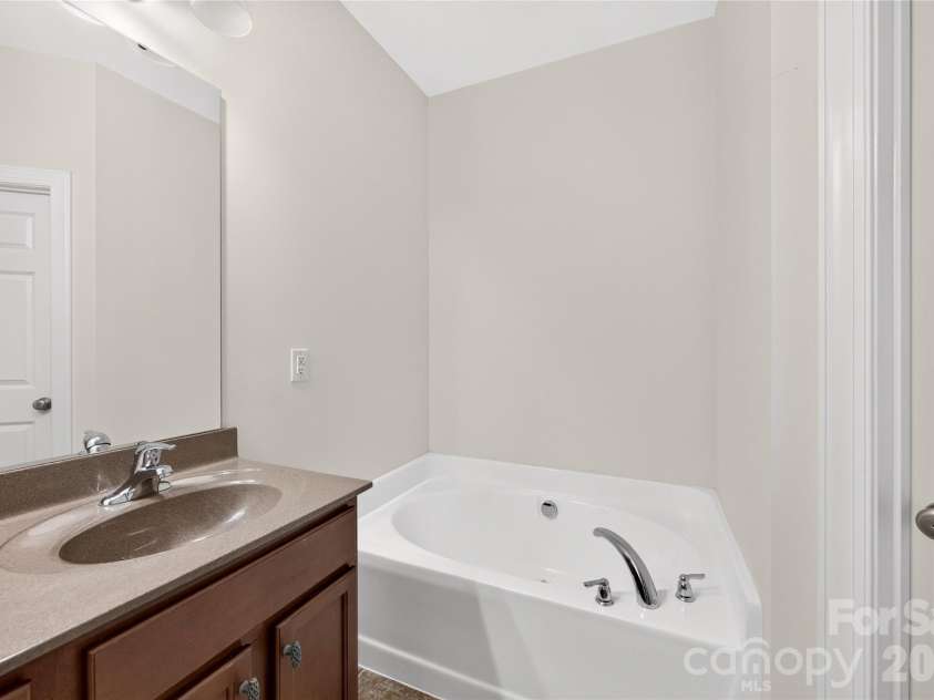 16718 Dolcetto Way, Charlotte, NC 28277.  MLS# CAR4412905, YatesRealty ID 44608. 