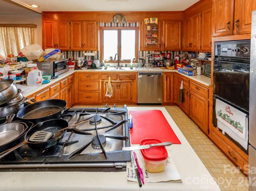 350 Morningstar Lake Road, Forest City, NC 28043.  MLS# CAR4340237, YatesRealty ID 4461. Kitchen