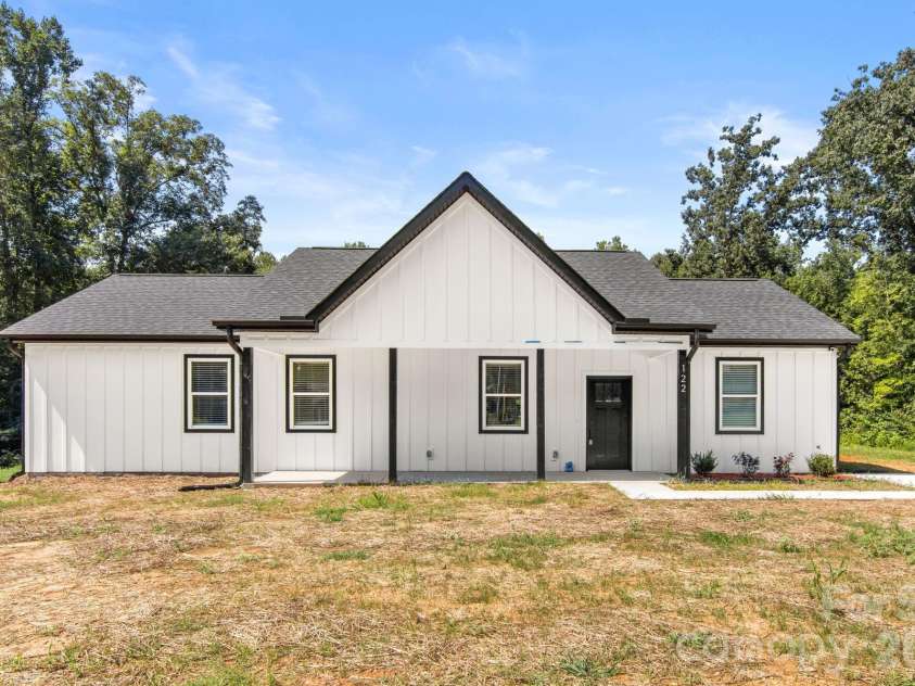 122 Pinecrest Drive, Shelby, NC 28152.  MLS# CAR4413267, YatesRealty ID 44611. 