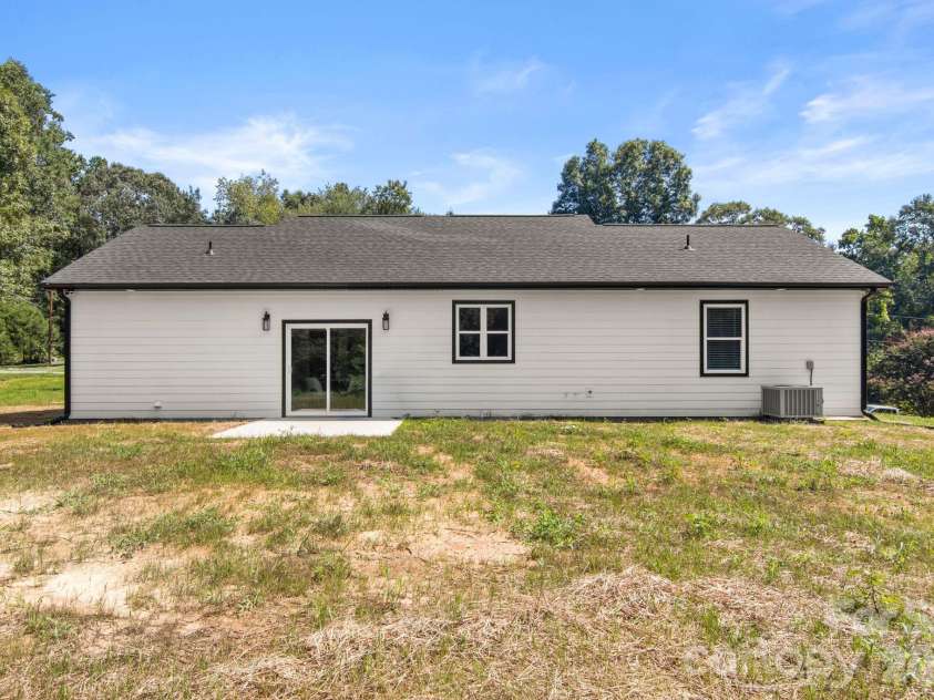 122 Pinecrest Drive, Shelby, NC 28152.  MLS# CAR4413267, YatesRealty ID 44611. 