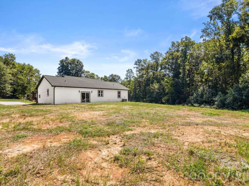122 Pinecrest Drive, Shelby, NC 28152.  MLS# CAR4413267, YatesRealty ID 44611. 