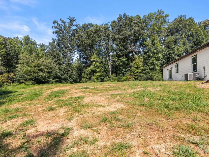 122 Pinecrest Drive, Shelby, NC 28152.  MLS# CAR4413267, YatesRealty ID 44611. 