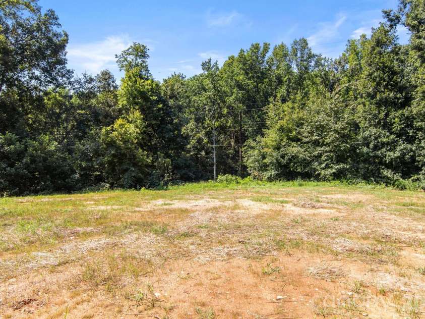 122 Pinecrest Drive, Shelby, NC 28152.  MLS# CAR4413267, YatesRealty ID 44611. 
