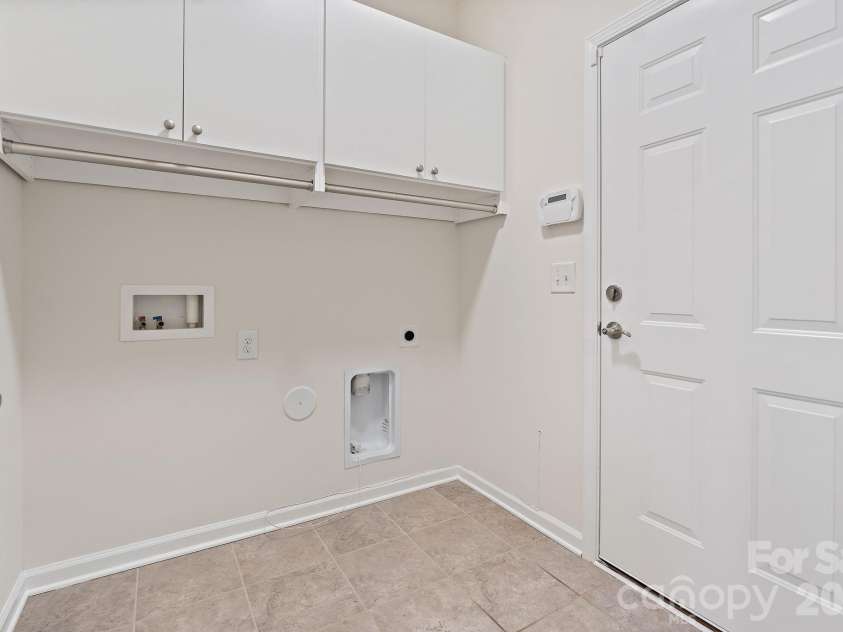 6948 Sunset Crater Place, Lancaster, SC 29720.  MLS# CAR4413356, YatesRealty ID 44612. Laundry room