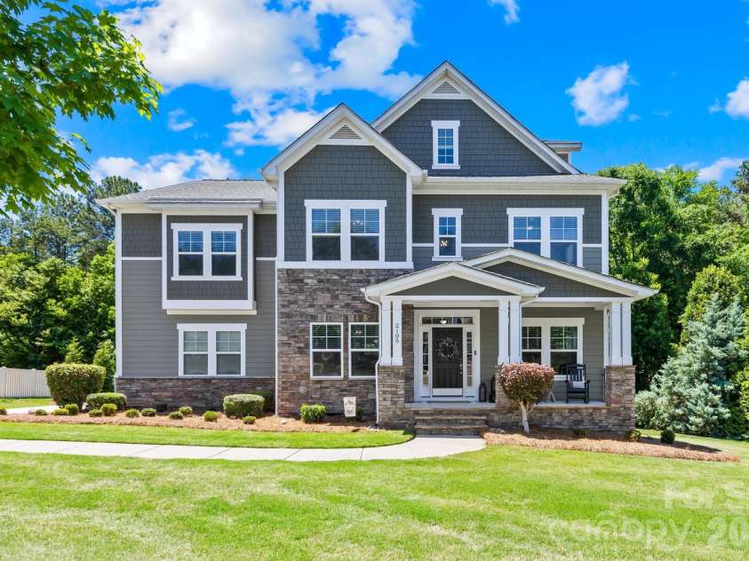 2105 Madeira Circle, Waxhaw, NC 28173.  MLS# CAR4413360, YatesRealty ID 44613. 