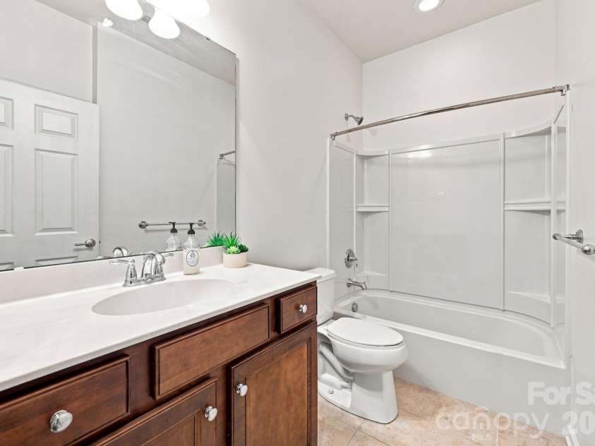 1040 Mesa Verde Drive, Fort Mill, SC 29707.  MLS# CAR4407477, YatesRealty ID 44615. Lower level bath