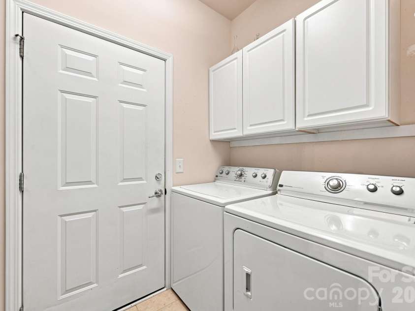 1040 Mesa Verde Drive, Fort Mill, SC 29707.  MLS# CAR4407477, YatesRealty ID 44615. Lower level laundry/mudroom