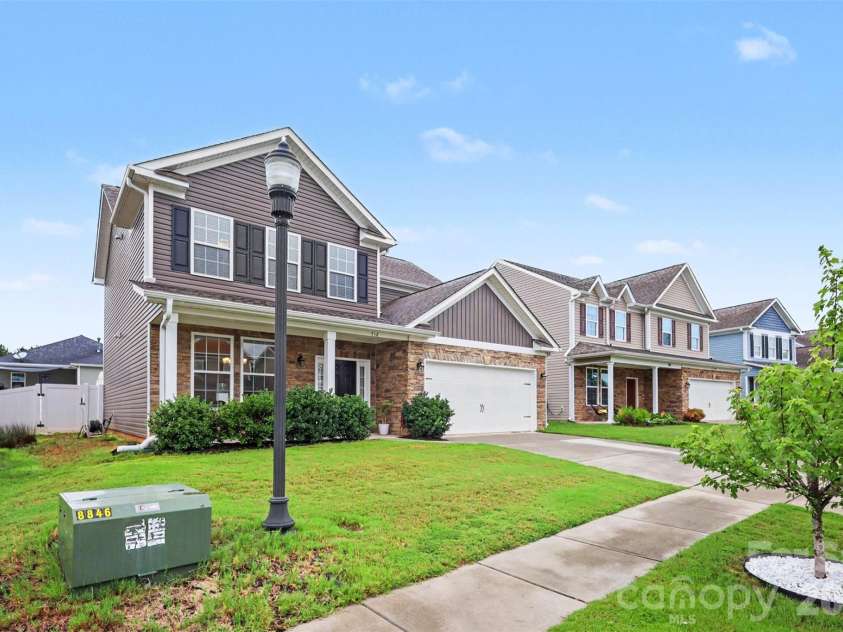 712 Robert Moses Drive, Gastonia, NC 28056.  MLS# CAR4410167, YatesRealty ID 44617. 