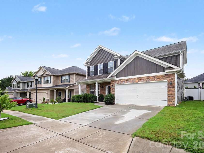 712 Robert Moses Drive, Gastonia, NC 28056.  MLS# CAR4410167, YatesRealty ID 44617. 