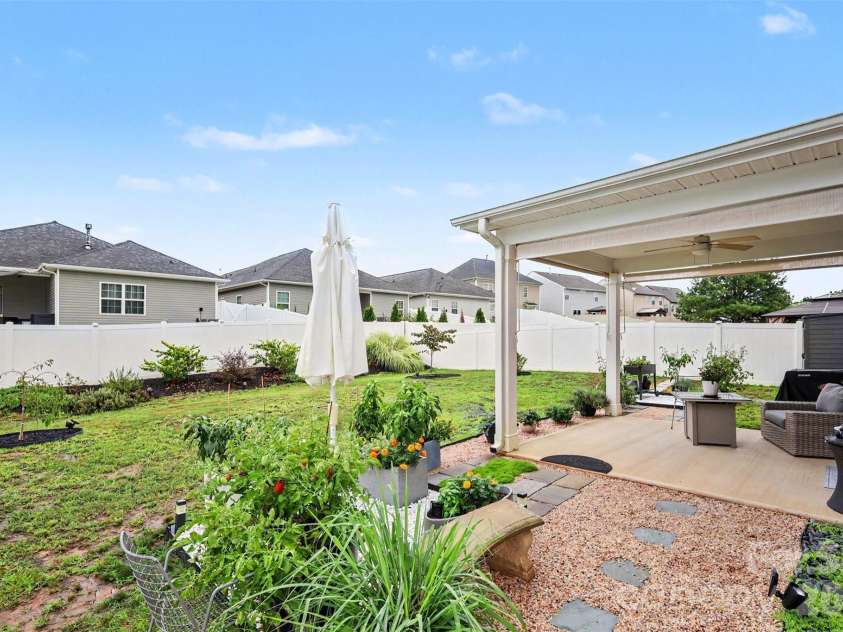 712 Robert Moses Drive, Gastonia, NC 28056.  MLS# CAR4410167, YatesRealty ID 44617. 