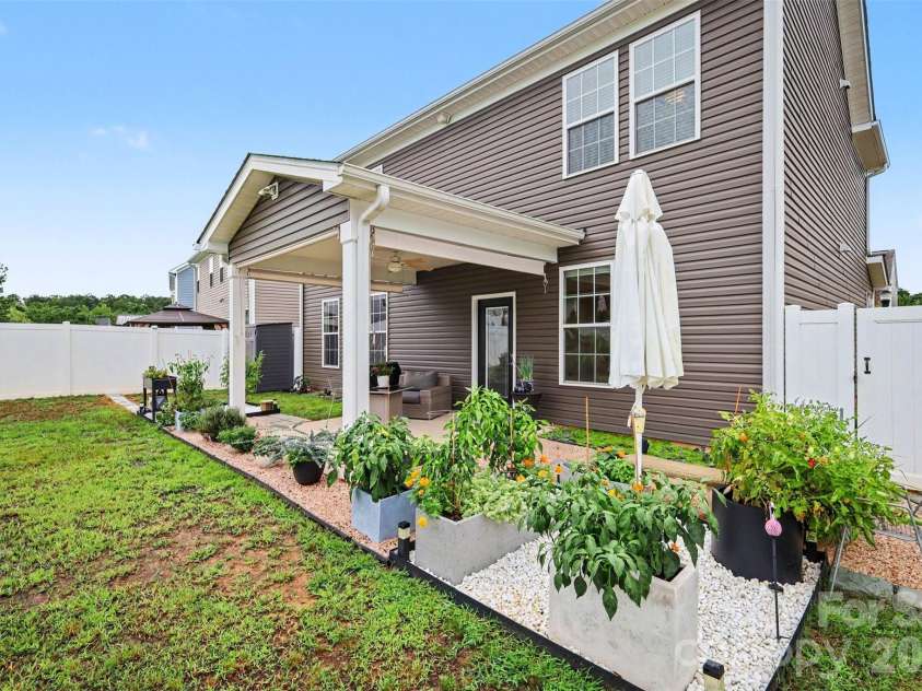 712 Robert Moses Drive, Gastonia, NC 28056.  MLS# CAR4410167, YatesRealty ID 44617. 